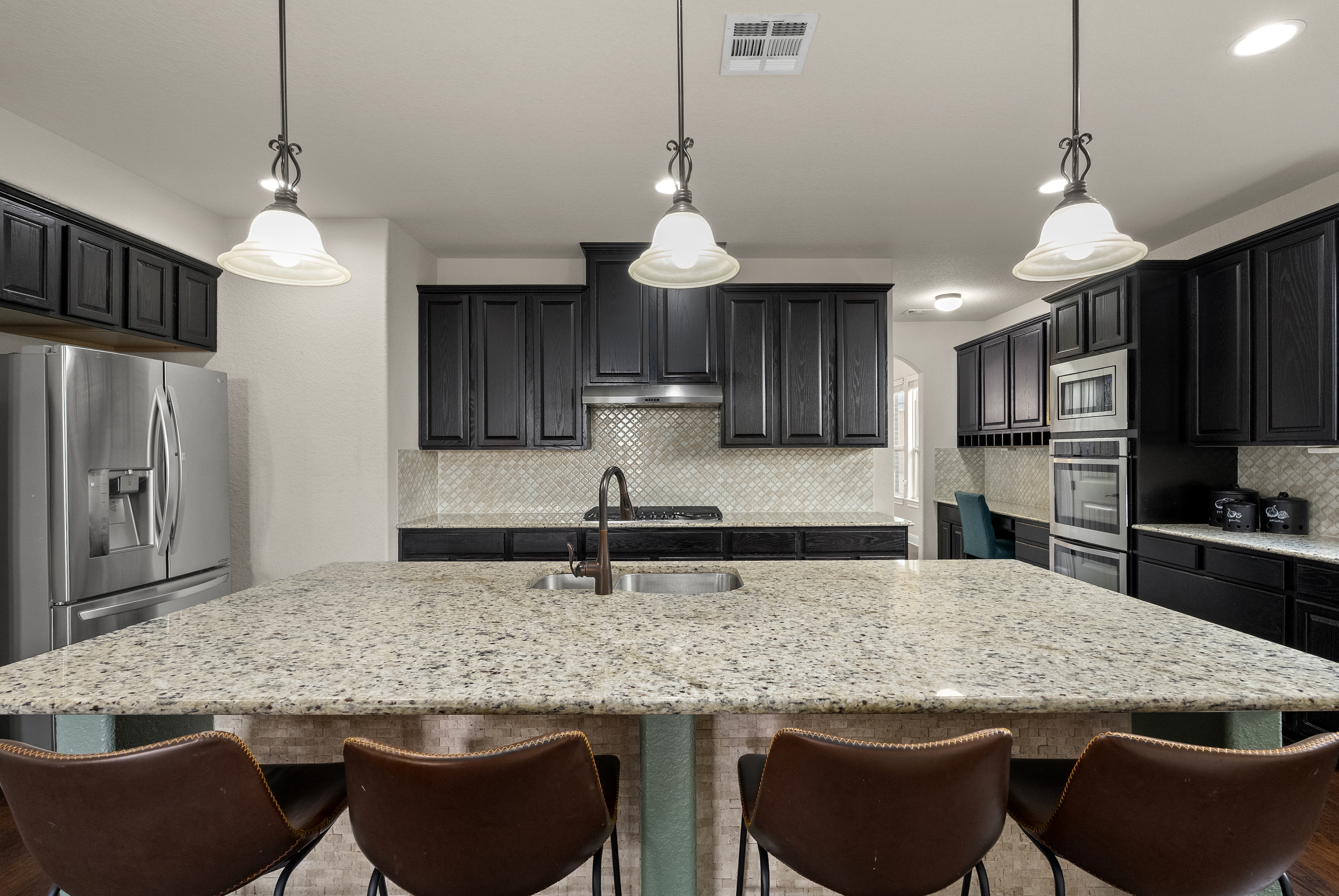  Thoughtfully Designed with Exceptional Floor Plan - 物件實景