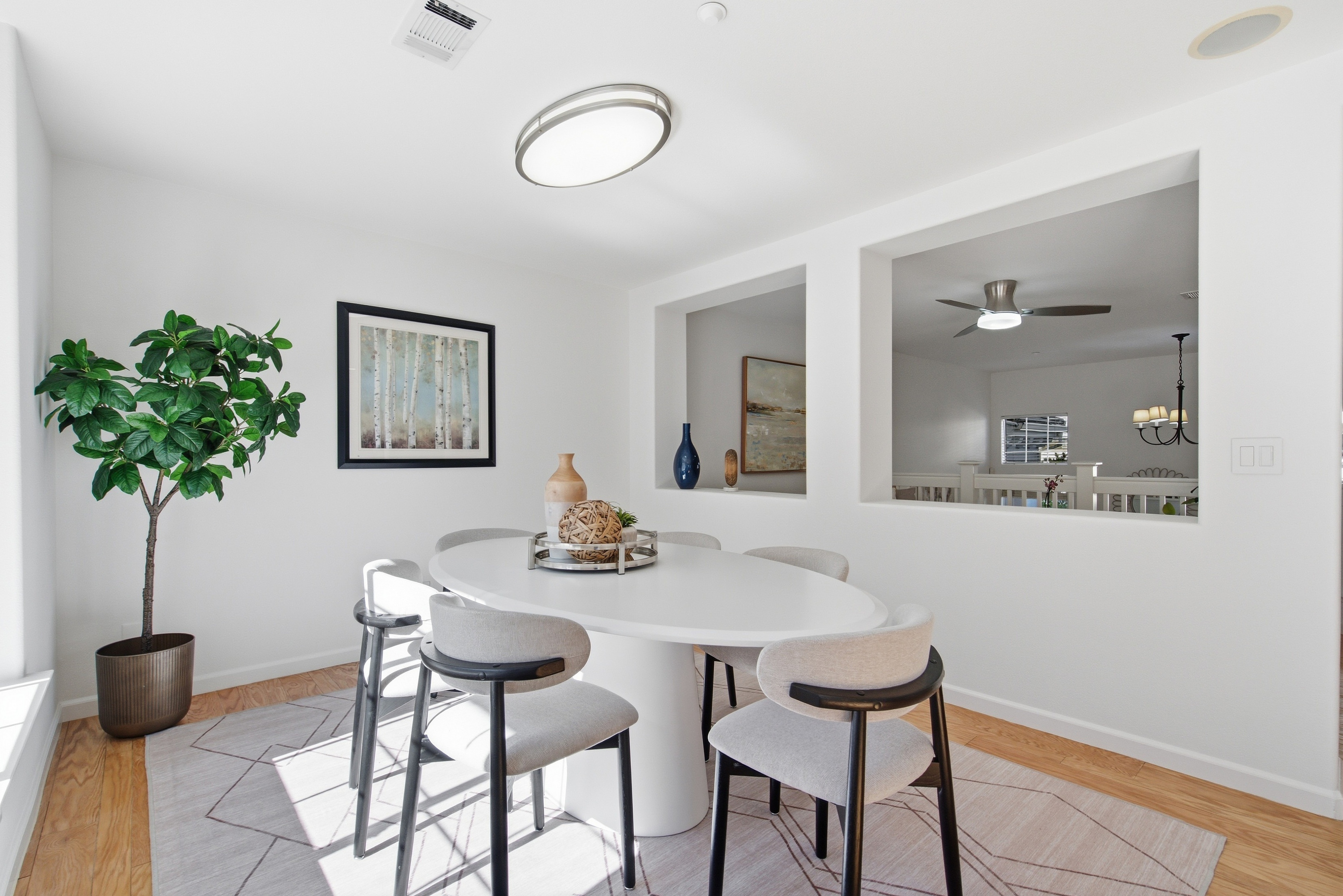  Beautifully Updated End-Unit with Reserve Views - 物件實景