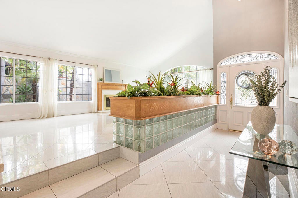 Los Angeles, California, 91352, United States, 5 Bedrooms Bedrooms, ,5 BathroomsBathrooms,Residential,For Sale,1941617
