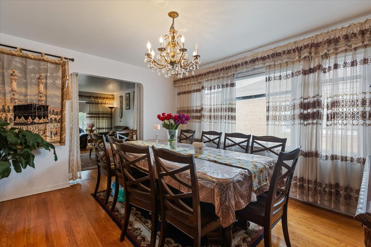 Chicago, Illinois, 60645, United States, 3 Bedrooms Bedrooms, ,3 BathroomsBathrooms,Residential,For Sale,1976245