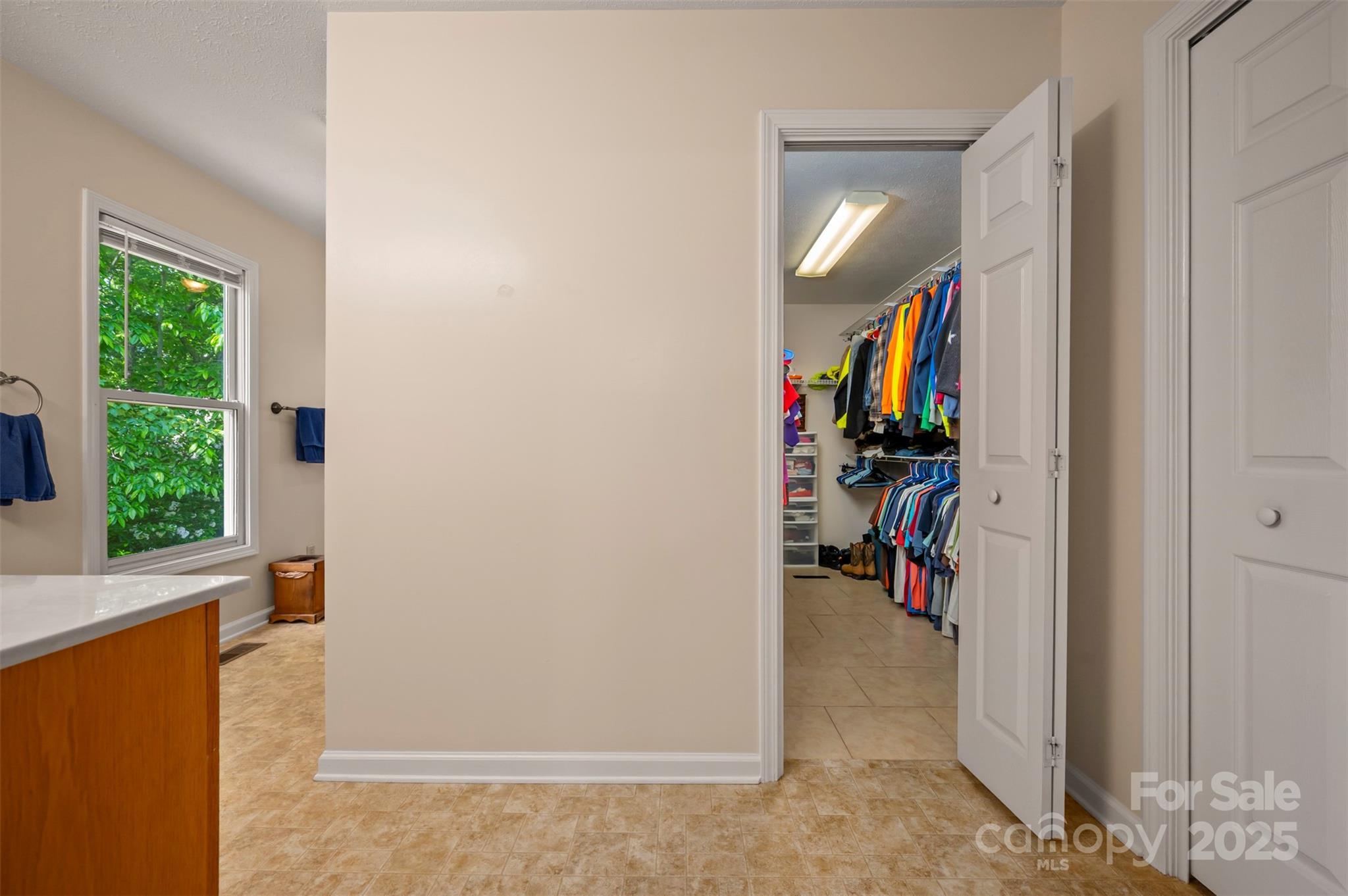 Zirconia, North Carolina, 28790, United States, 3 Bedrooms Bedrooms, ,2 BathroomsBathrooms,Residential,For Sale,1827884