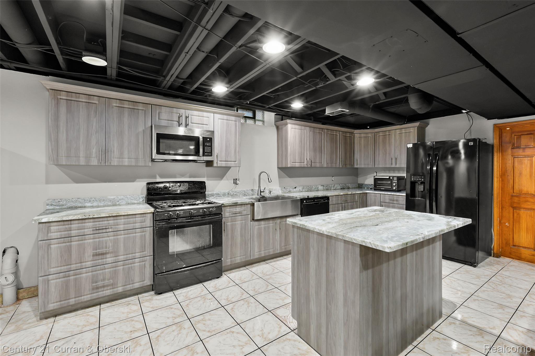 Dearborn, Michigan, 48126, United States, 4 Bedrooms Bedrooms, ,4 BathroomsBathrooms,Residential,For Sale,1974574