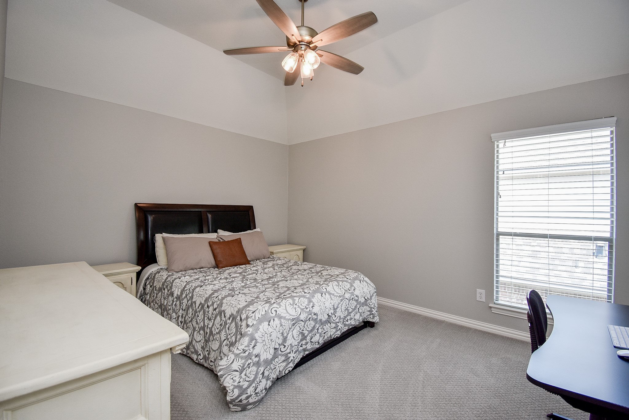  3302 Saint Charles Court - 物件實景