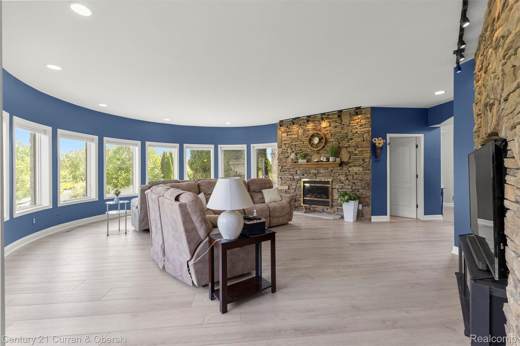 Groveland Township, Michigan, 48442, United States, 5 Bedrooms Bedrooms, ,6 BathroomsBathrooms,Residential,For Sale,1982712