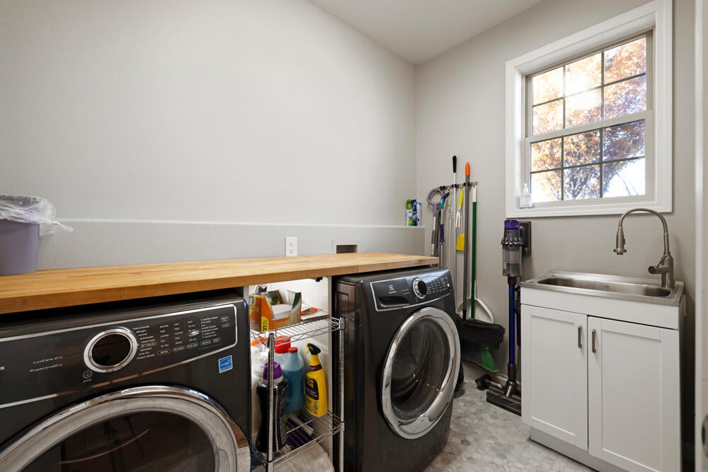 Klamath Falls, Oregon, 97601, United States, 3 Bedrooms Bedrooms, ,3 BathroomsBathrooms,Residential,For Sale,1848515
