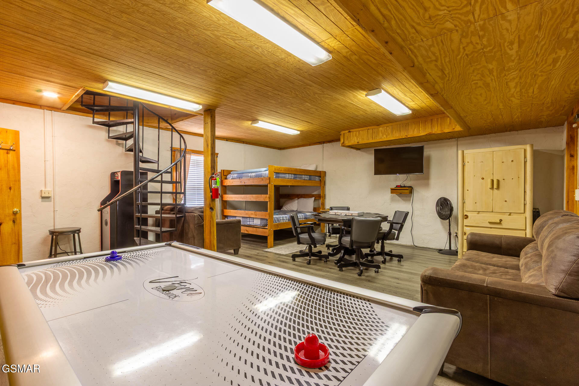 Sevierville, Tennessee, 37876, United States, 2 Bedrooms Bedrooms, ,3 BathroomsBathrooms,Residential,For Sale,1977438