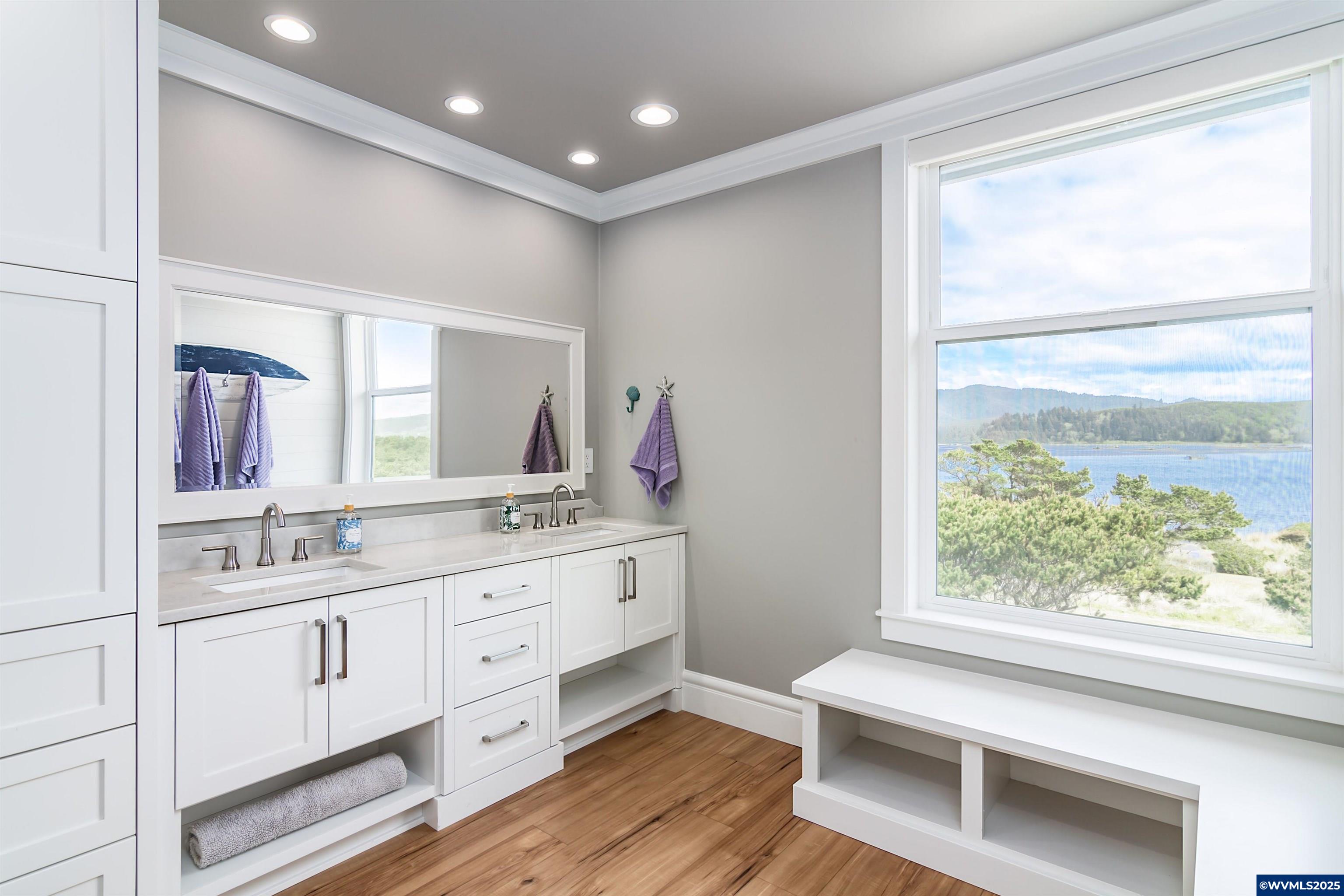 Gleneden Beach, Oregon, 97388, United States, 4 Bedrooms Bedrooms, ,6 BathroomsBathrooms,Residential,For Sale,1793897
