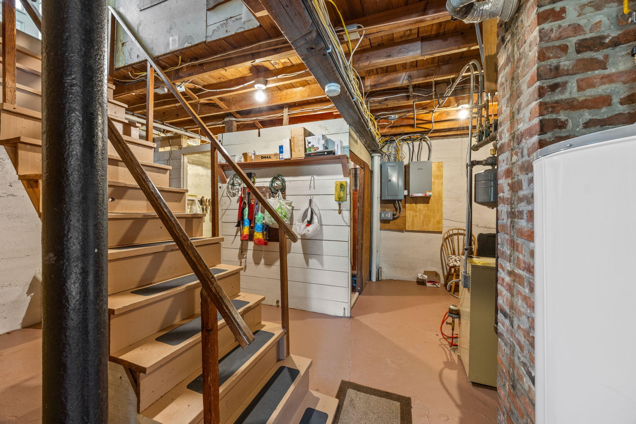  Move-In Ready Comfort on a Beautifully Wooded Acre-Plus Setting - 物件實景