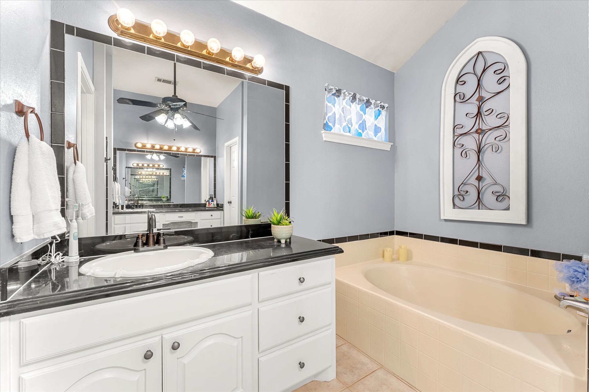 Gun Barrel City, Texas, 75156, United States, 3 Bedrooms Bedrooms, ,2 BathroomsBathrooms,Residential,For Sale,1862445