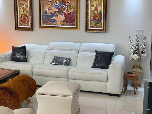Aventura, Florida, 33180, United States, 2 Bedrooms Bedrooms, ,2 BathroomsBathrooms,Residential,For Sale,1926064