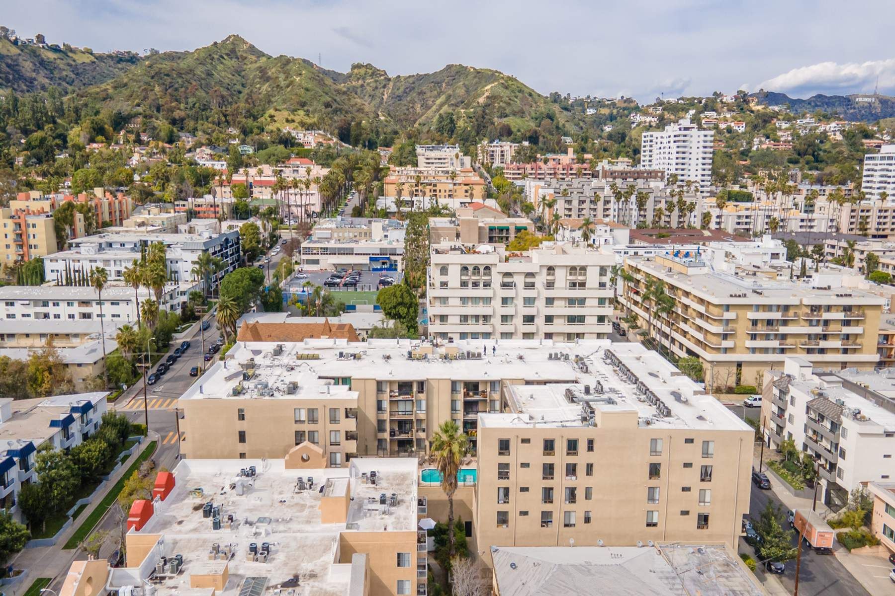  7320 Hawthorn Avenue, #215 - 物件實景