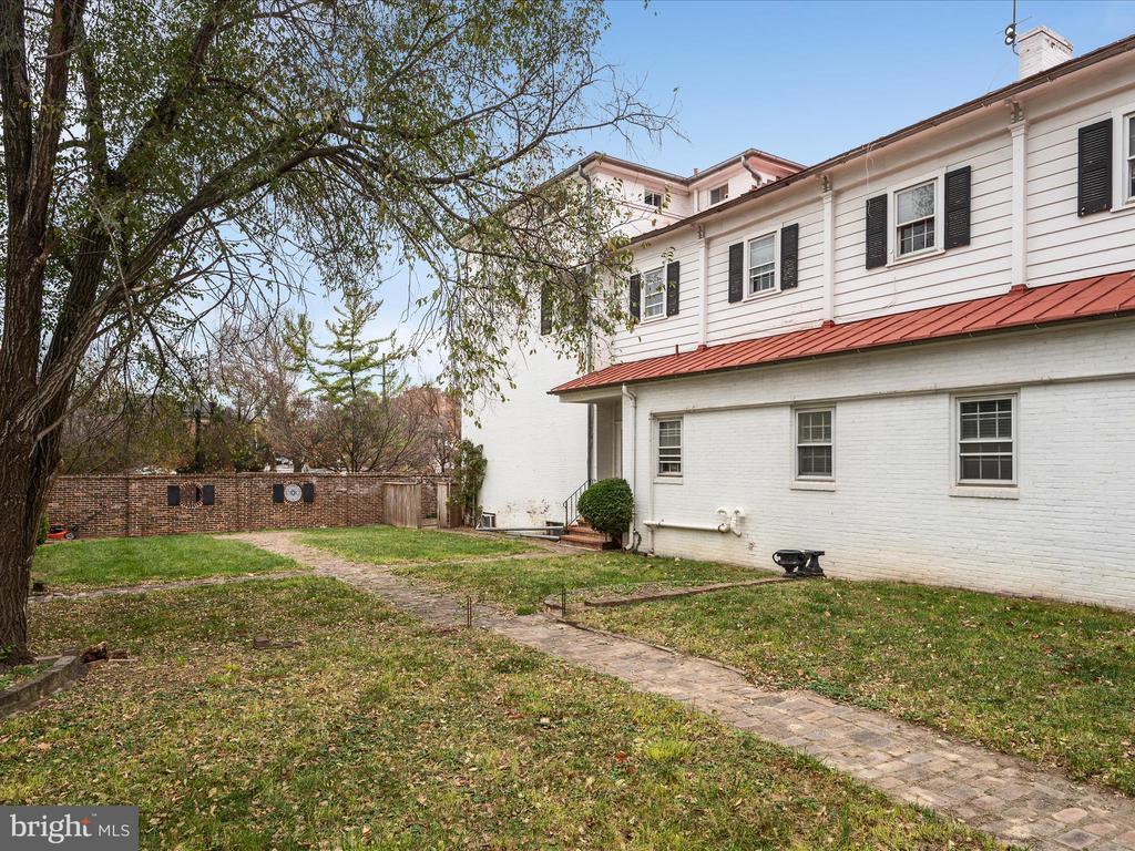 230 W Boscawen Street, Winchester, Virginia, 22601, United States, ,Residential,For Sale,230 W Boscawen Street,1660726