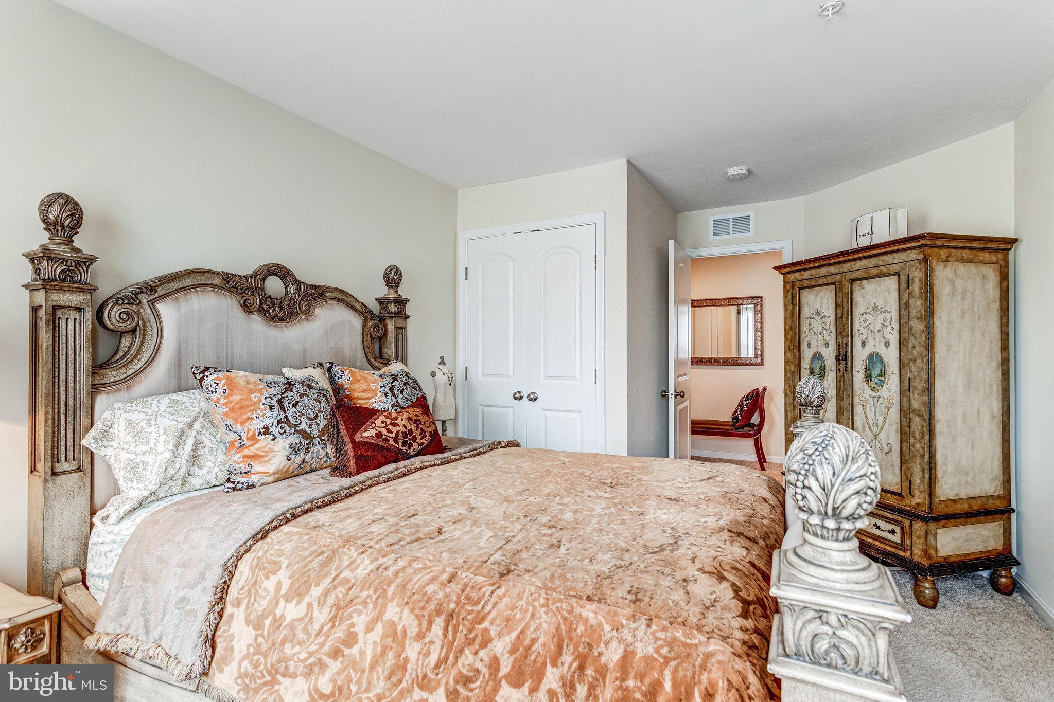 Lanham, Maryland, 20706, United States, 6 Bedrooms Bedrooms, ,5 BathroomsBathrooms,Residential,For Sale,2002849