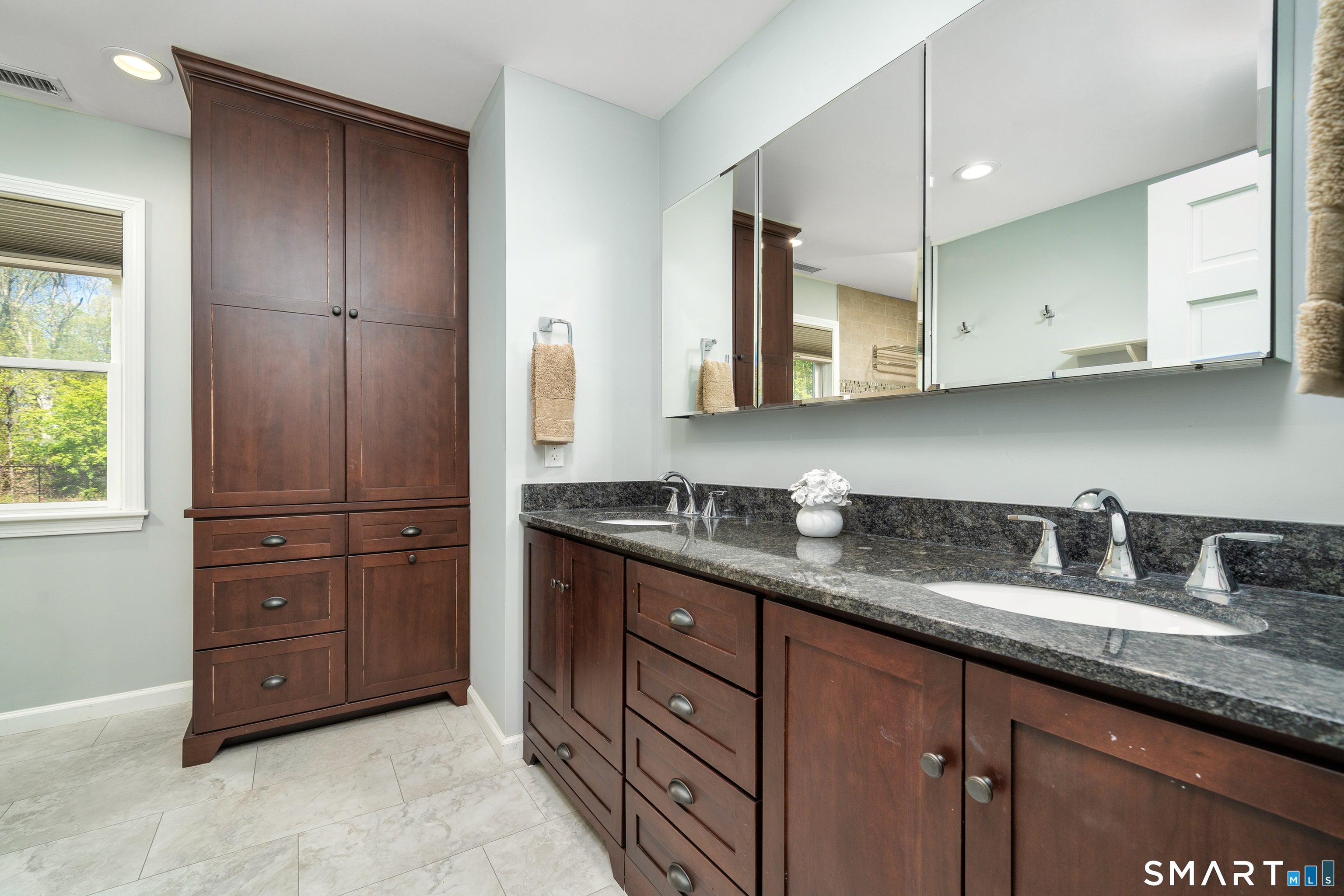 Middletown, Connecticut, 06457, United States, 5 Bedrooms Bedrooms, ,5 BathroomsBathrooms,Residential,For Sale,2042912