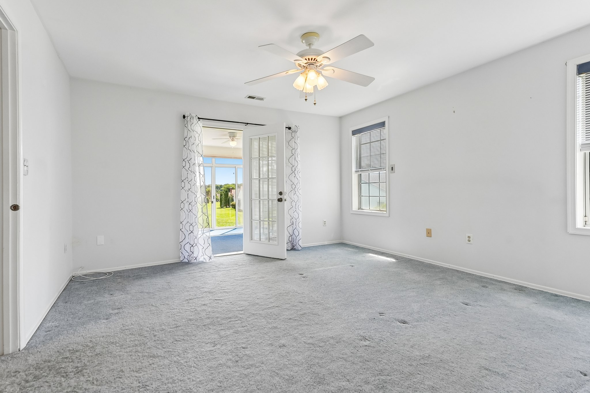  A Bright Biscayne Model with Something Extra - 物件實景