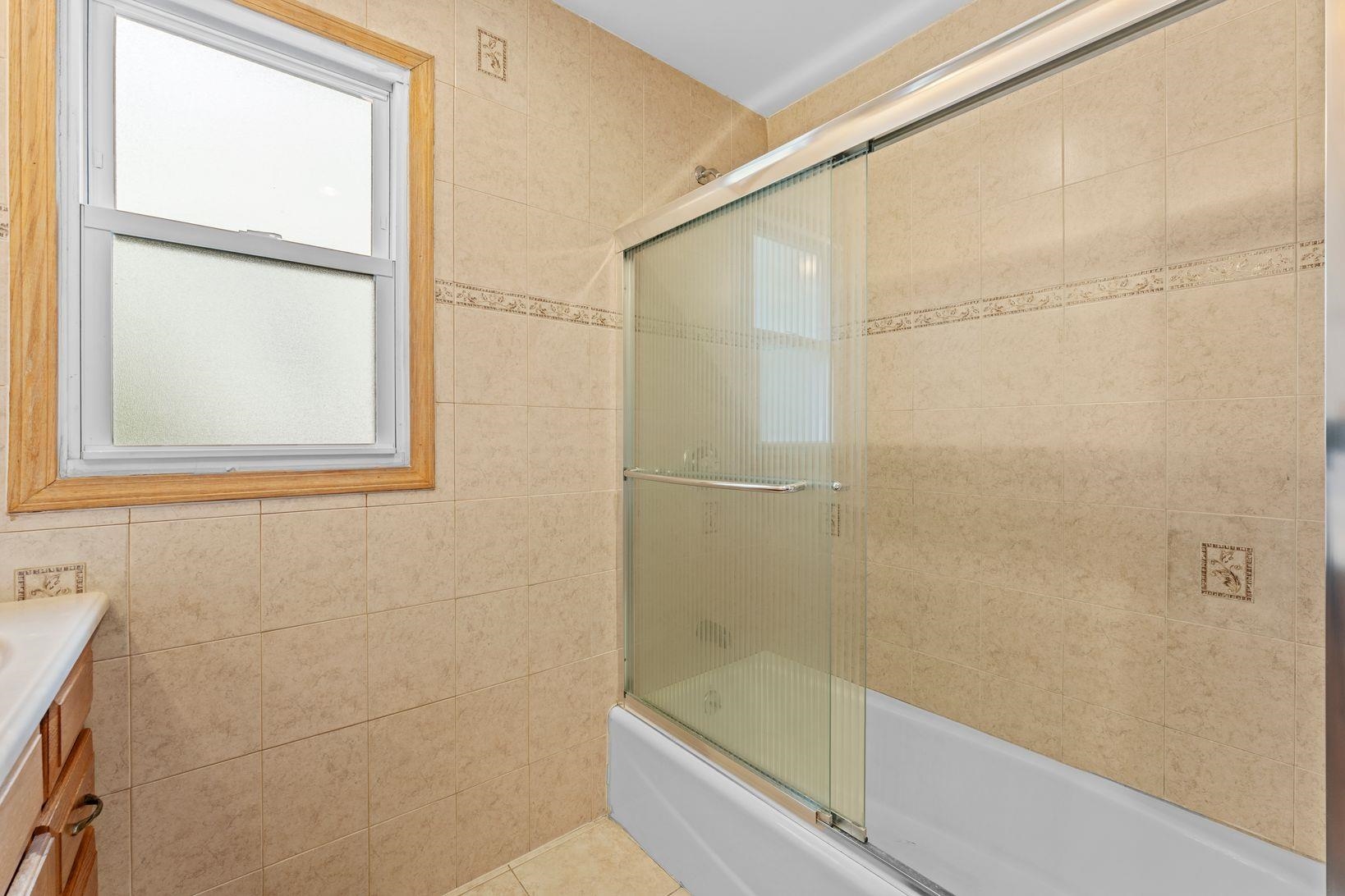 North Bergen, New Jersey, 07047, United States, 5 Bedrooms Bedrooms, ,5 BathroomsBathrooms,Residential,For Sale,2000699