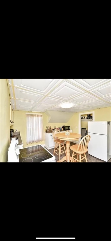 252 Somerset Ave, Taunton, Massachusetts, 02780, United States, 4 Bedrooms Bedrooms, ,2 BathroomsBathrooms,Residential,For Sale,252 Somerset Ave,1494405