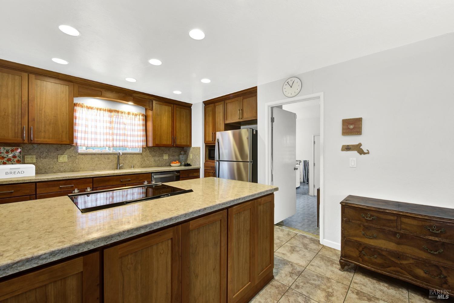 Dixon, California, 95620, United States, 3 Bedrooms Bedrooms, ,2 BathroomsBathrooms,Residential,For Sale,1943662