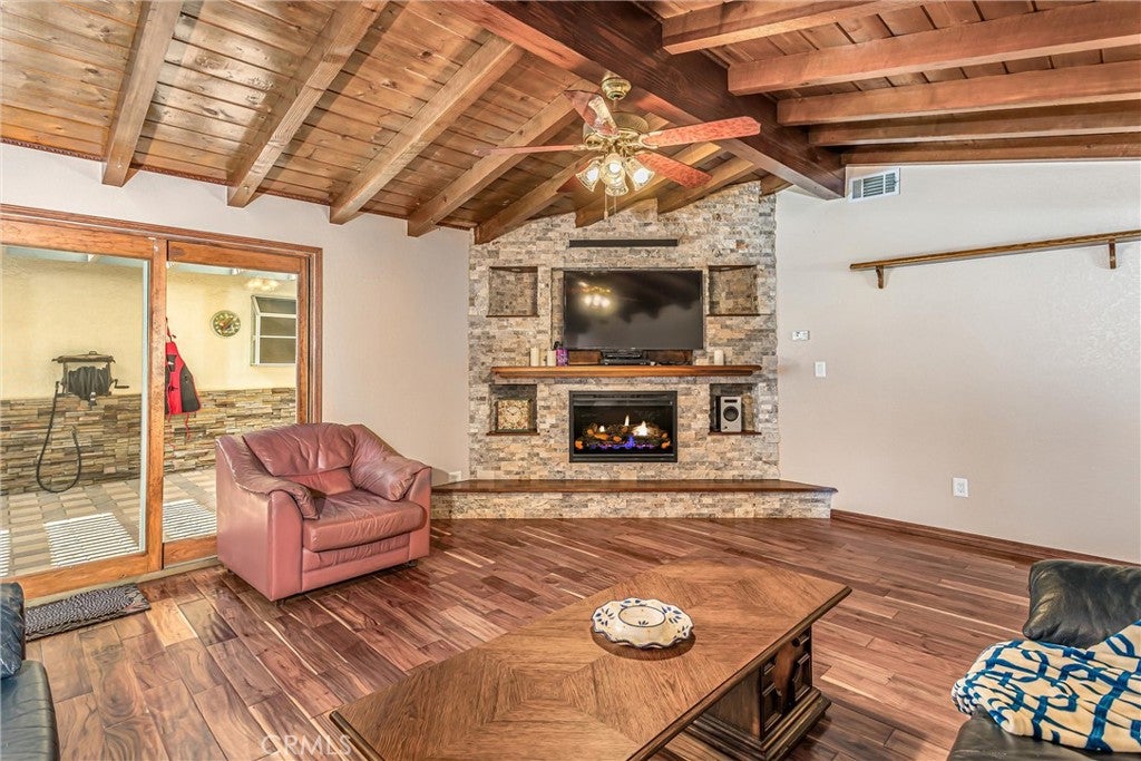 Nuevo, California, 92567, United States, 3 Bedrooms Bedrooms, ,2 BathroomsBathrooms,Residential,For Sale,1987094