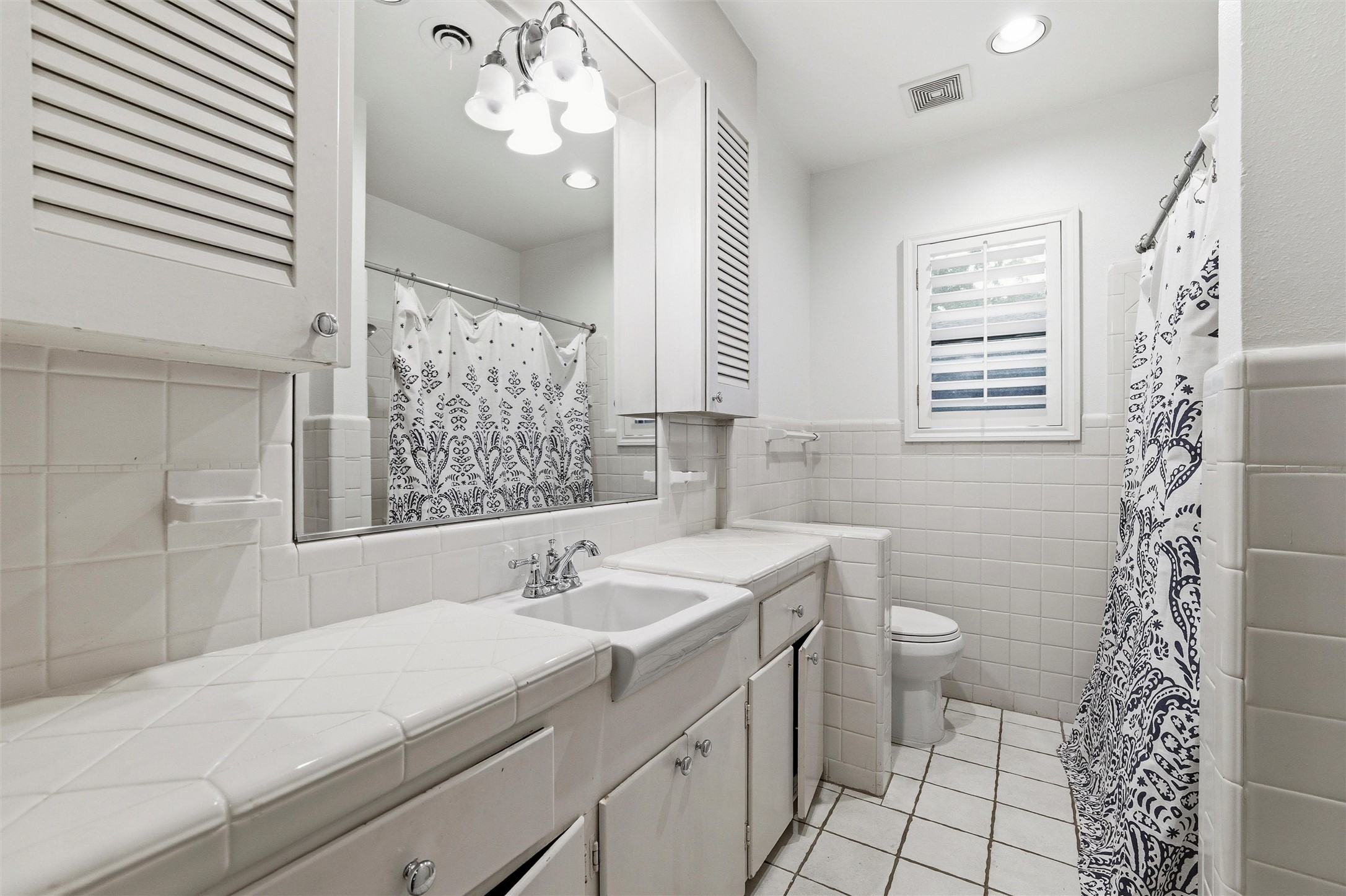 Dallas, Texas, 75214, United States, 3 Bedrooms Bedrooms, ,2 BathroomsBathrooms,Residential,For Sale,1989303