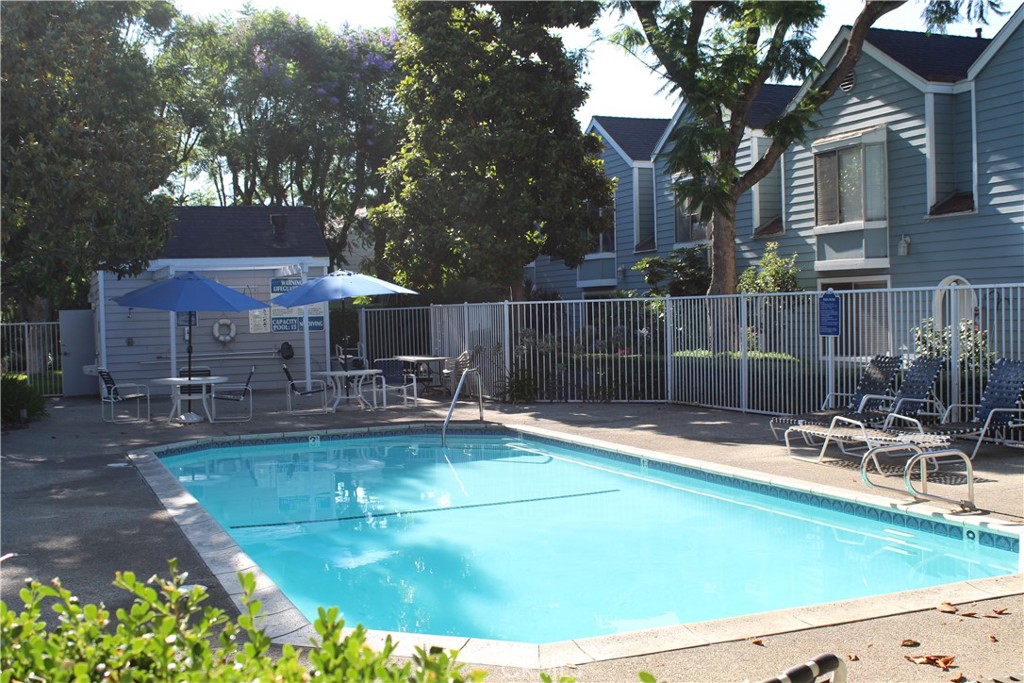 Pasadena, California, 91101, United States, 2 Bedrooms Bedrooms, ,2 BathroomsBathrooms,Residential,For Sale,1944784