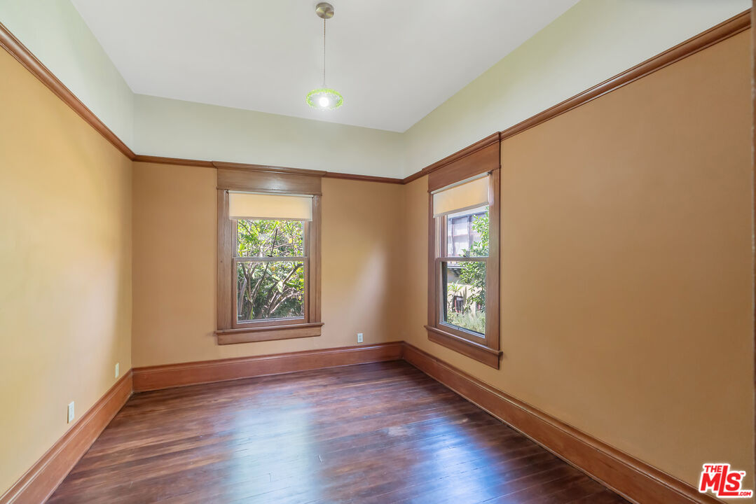 Los Angeles, California, 90006, United States, 6 Bedrooms Bedrooms, ,5 BathroomsBathrooms,Residential,For Sale,1883118
