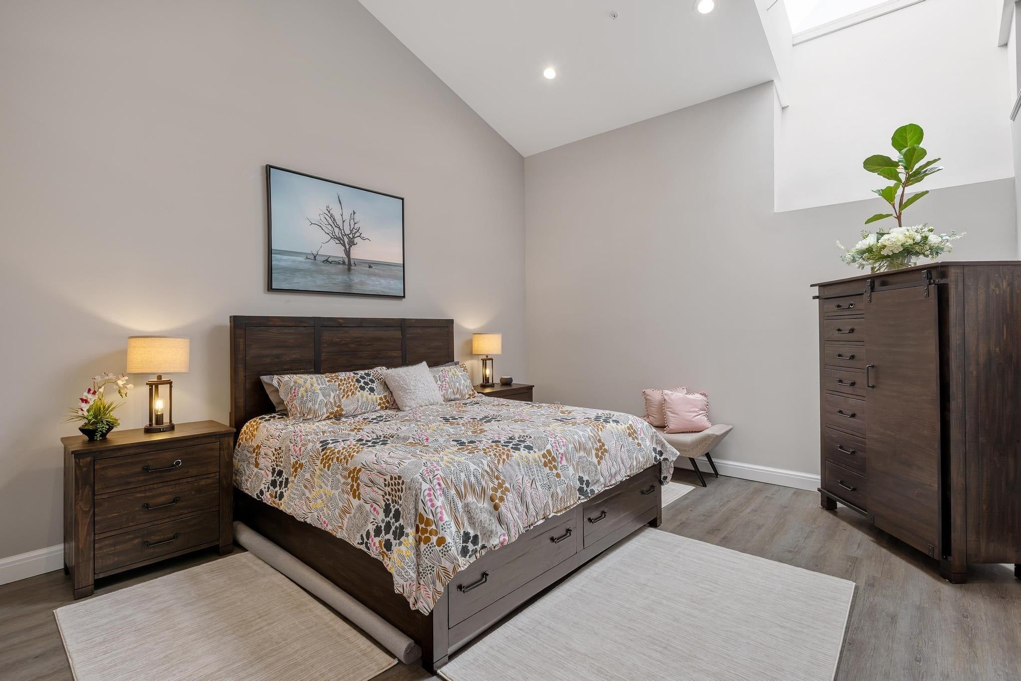 Harrison Twp, Michigan, 48045, United States, 2 Bedrooms Bedrooms, ,3 BathroomsBathrooms,Residential,For Sale,1979598