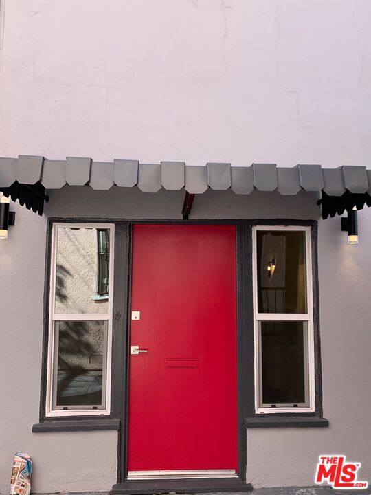 Los Angeles, California, 90016, United States, 10 Bedrooms Bedrooms, ,Residential,For Sale,1939338