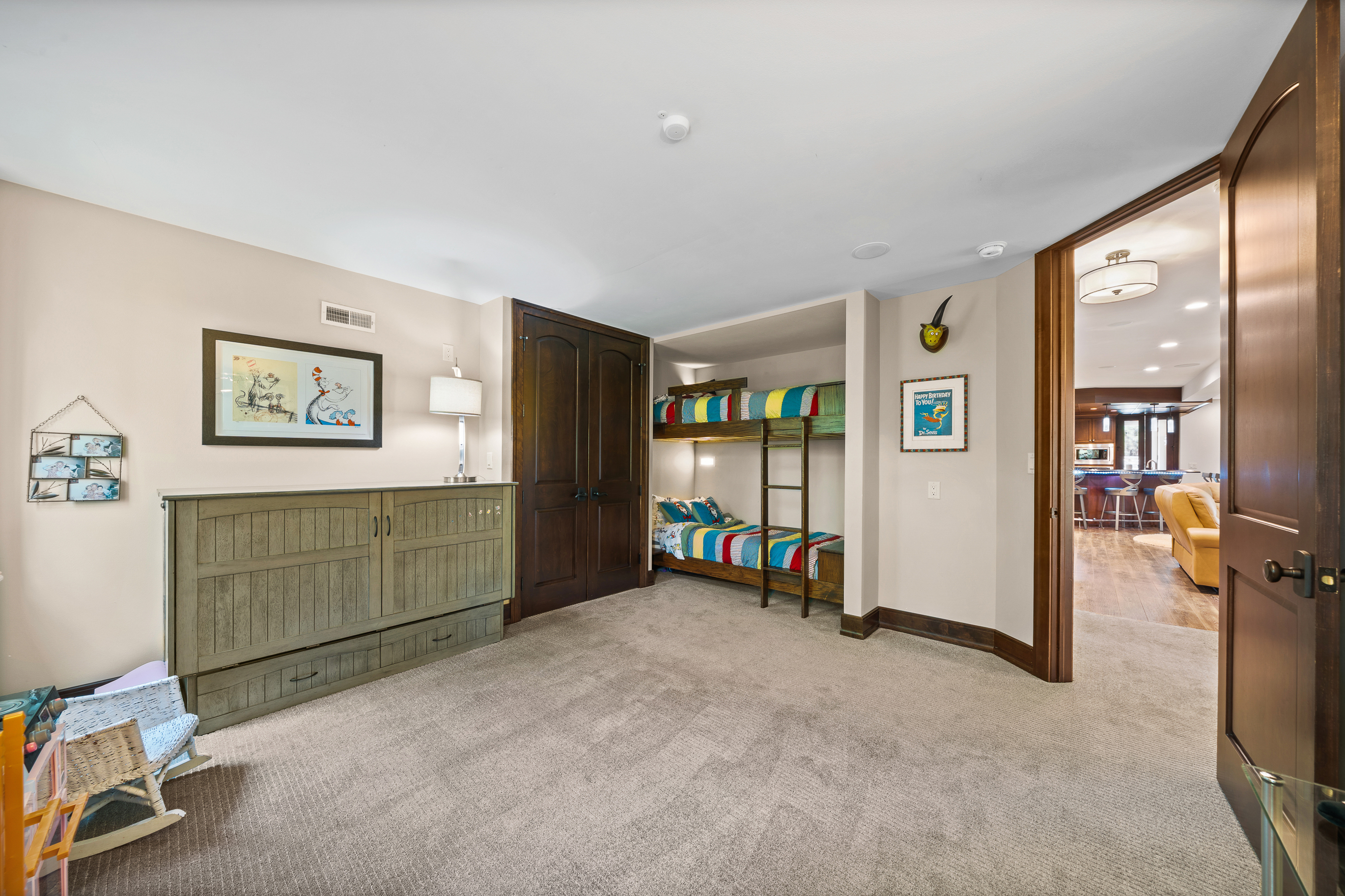  The Pinnacle of Luxury Living: 2.3-Acre Private Tichigan Lake Estate - 物件實景
