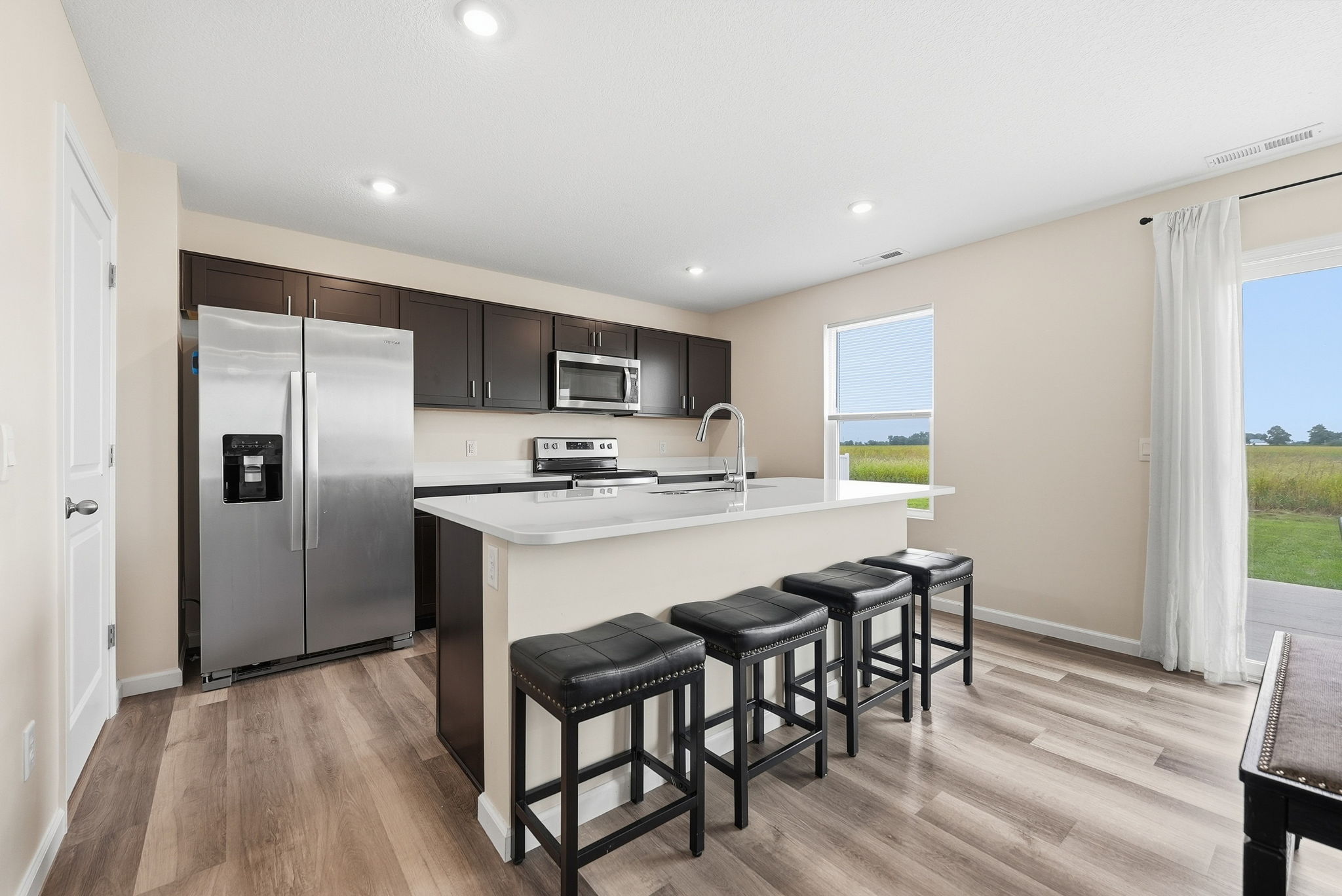  Well-Maintained 4 Bedroom Newer Built Home - 物件實景
