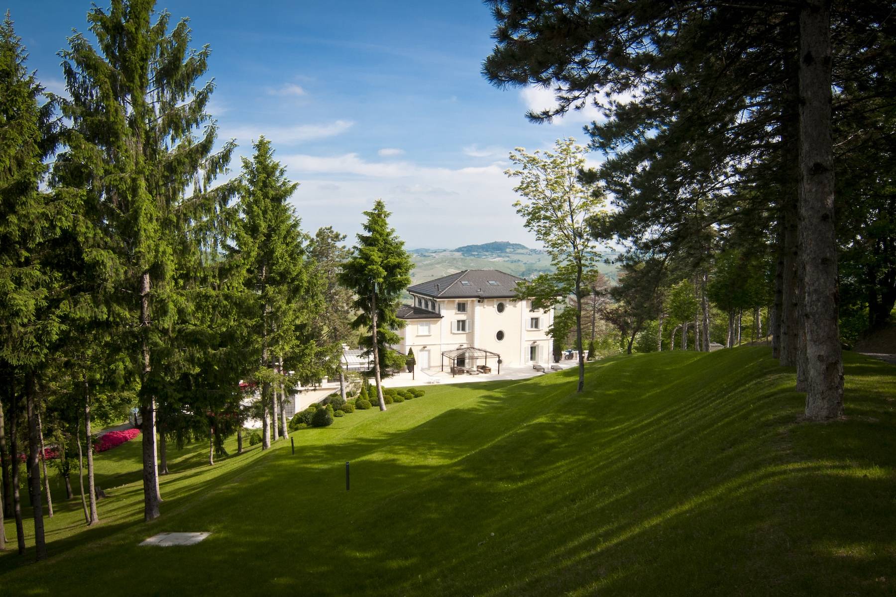  Elegant Hilltop Estate with Private Spa in Oltrepò Pavese - 物件實景