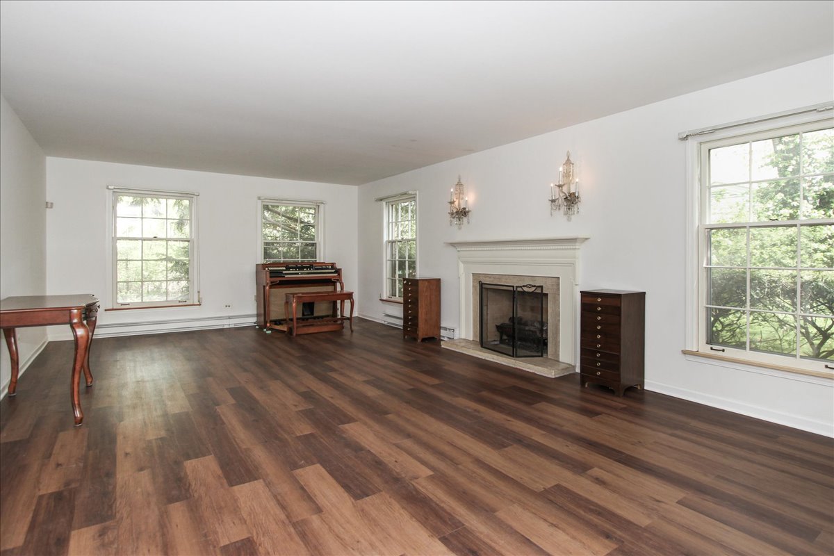 Lincolnshire, Illinois, 60069, United States, 4 Bedrooms Bedrooms, ,3 BathroomsBathrooms,Residential,For Sale,1975181