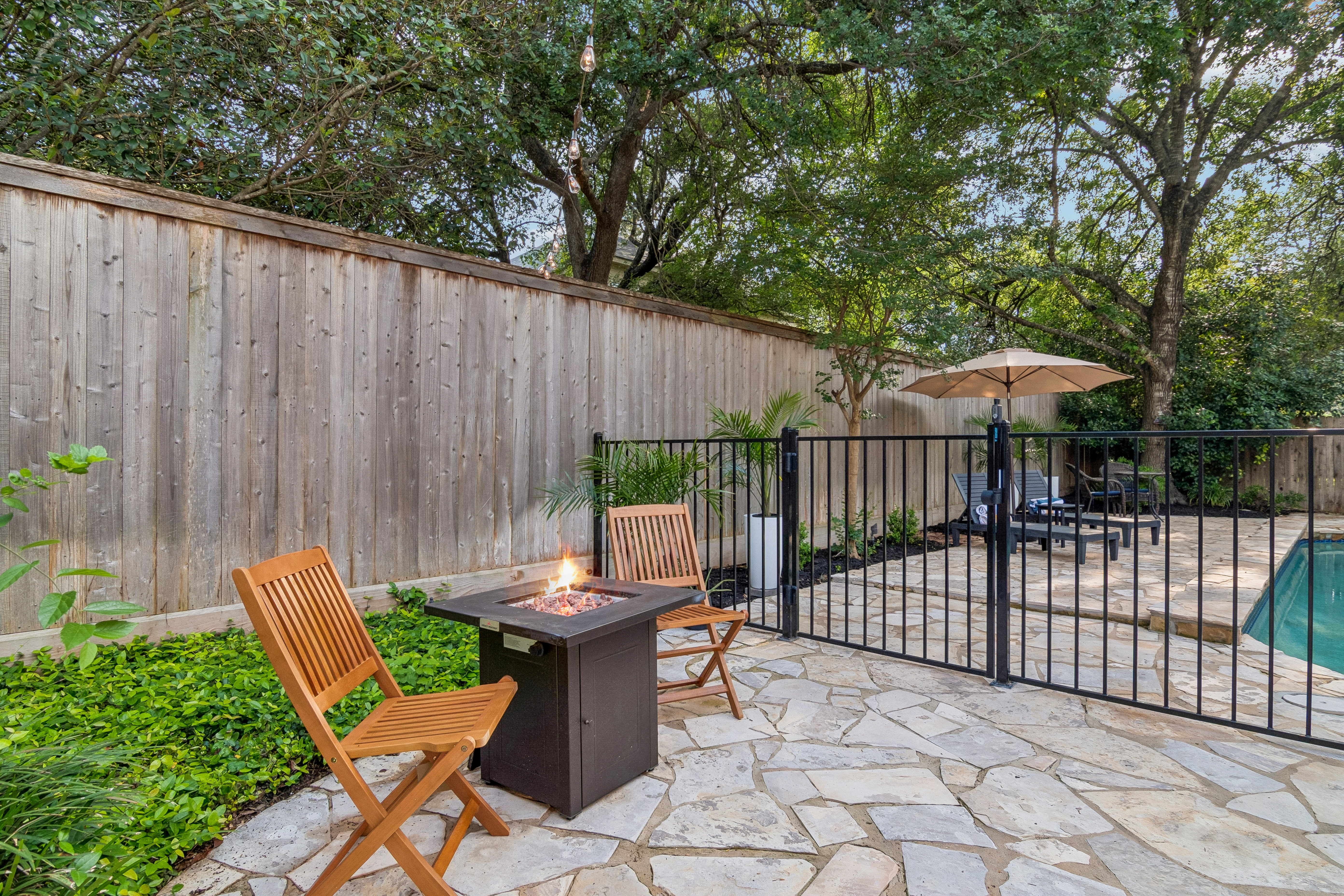  Elegant Deerfield Retreat with Resort-Style Backyard - 物件實景
