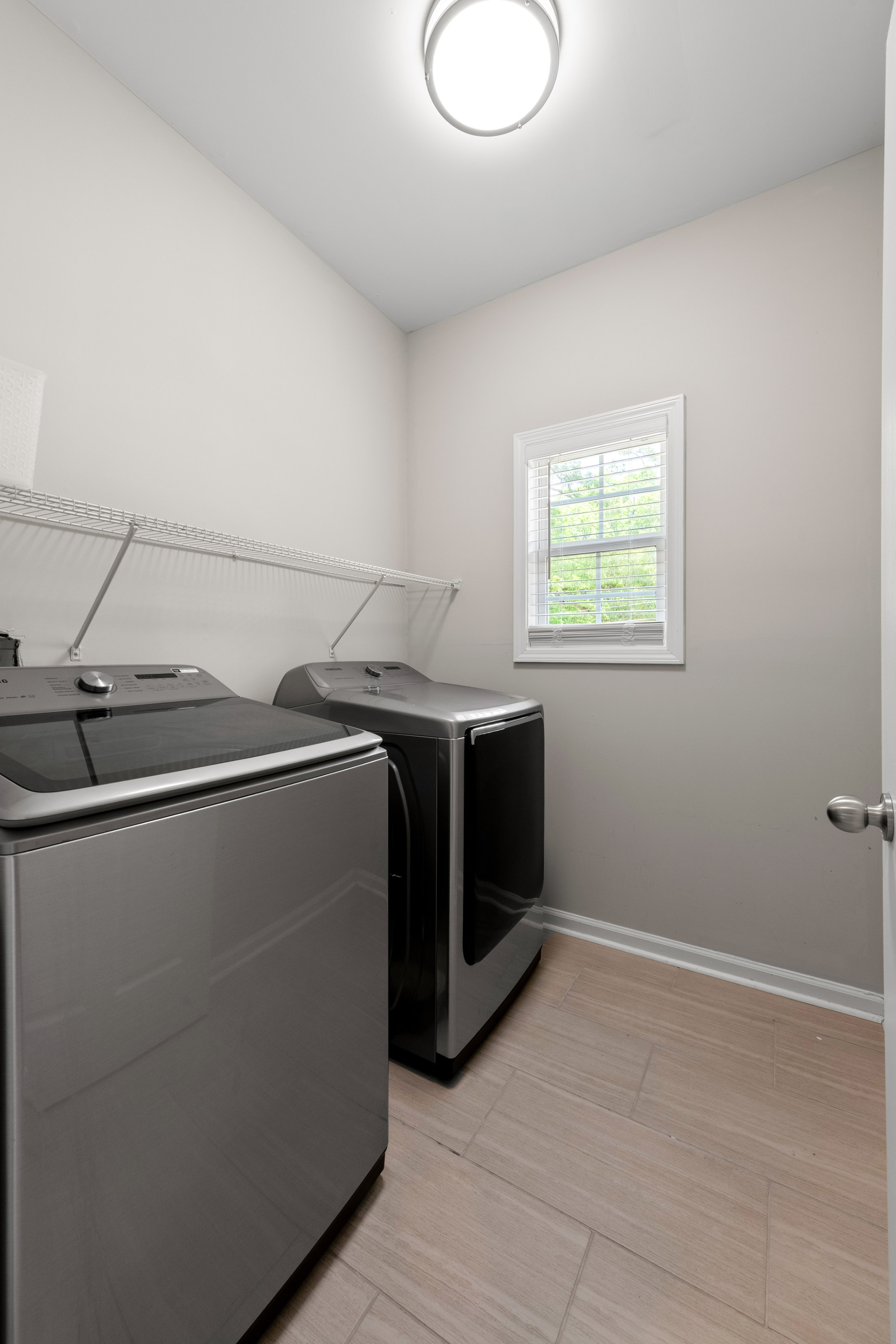  Bright Traditional with Custom Upgrades in Collier Heights - 物件實景