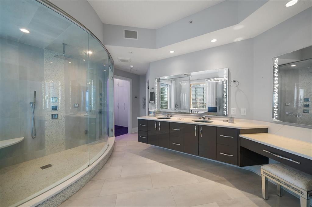 100 Beach Drive NE Unit 1900, St Petersburg, Florida, 33701, United States, 4 Bedrooms Bedrooms, ,6 BathroomsBathrooms,Residential,For Sale,100 Beach Drive NE Unit 1900,1618672