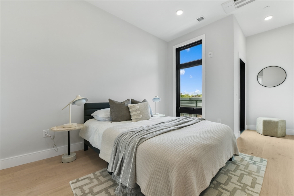 Brookline, Massachusetts, 02446, United States, 3 Bedrooms Bedrooms, ,4 BathroomsBathrooms,Residential,For Sale,1975462