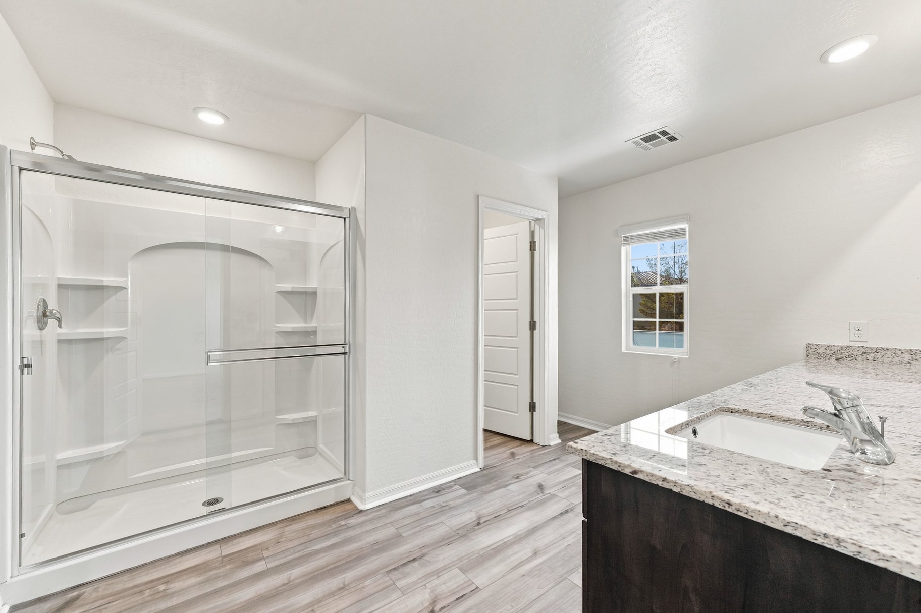  Move-In Ready Home with Great Investment Potential - 物件實景