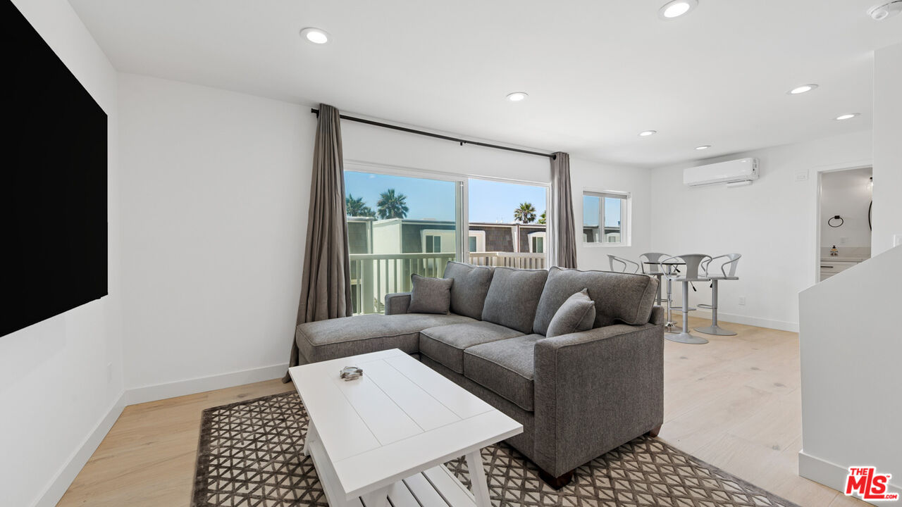 Malibu, California, 90265, United States, 2 Bedrooms Bedrooms, ,2 BathroomsBathrooms,Residential,For Sale,1896546