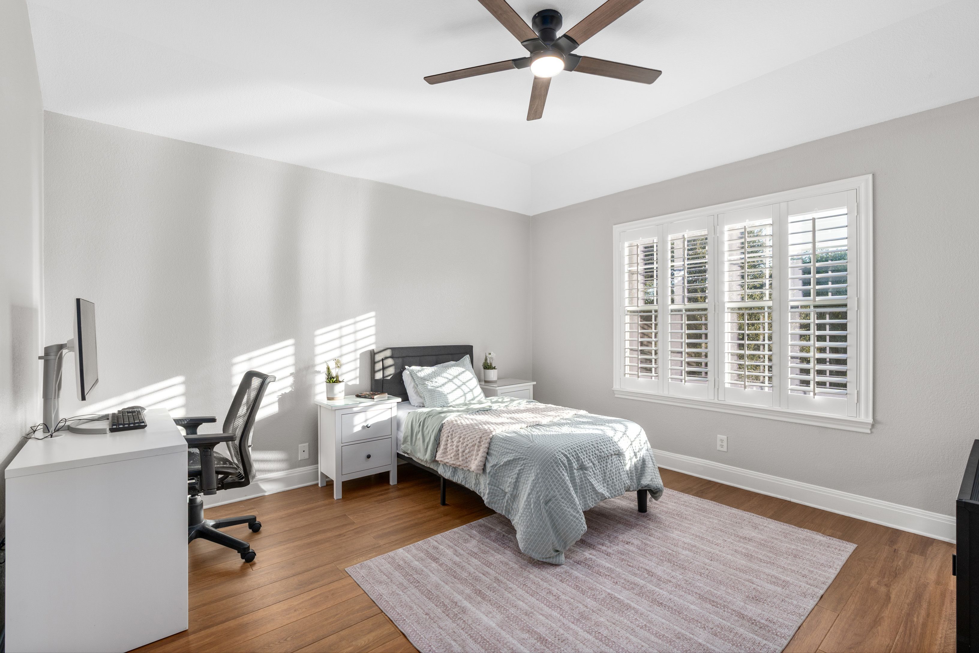  Stunning Remodel Near Private Lake & Trails - 物件實景