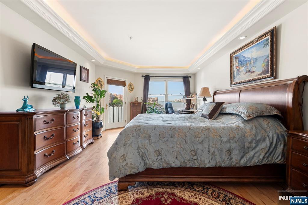 Edgewater, New Jersey, 07020, United States, 2 Bedrooms Bedrooms, ,2 BathroomsBathrooms,Residential,For Sale,1934539
