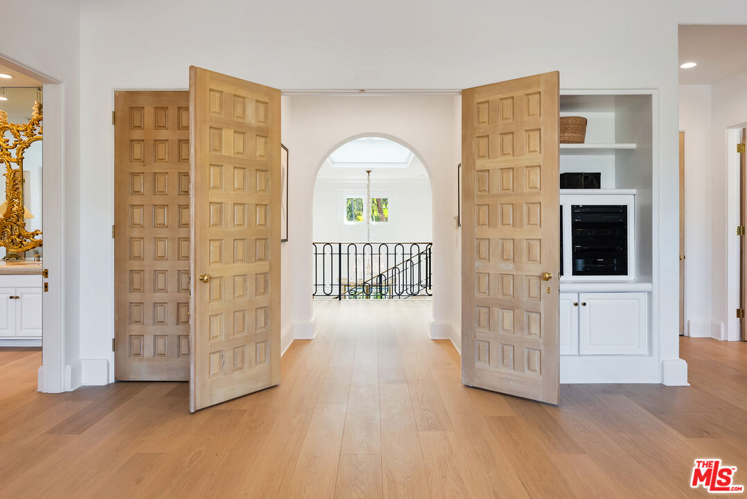 Beverly Hills, California, 90210, United States, 6 Bedrooms Bedrooms, ,8 BathroomsBathrooms,Residential,For Sale,1926509