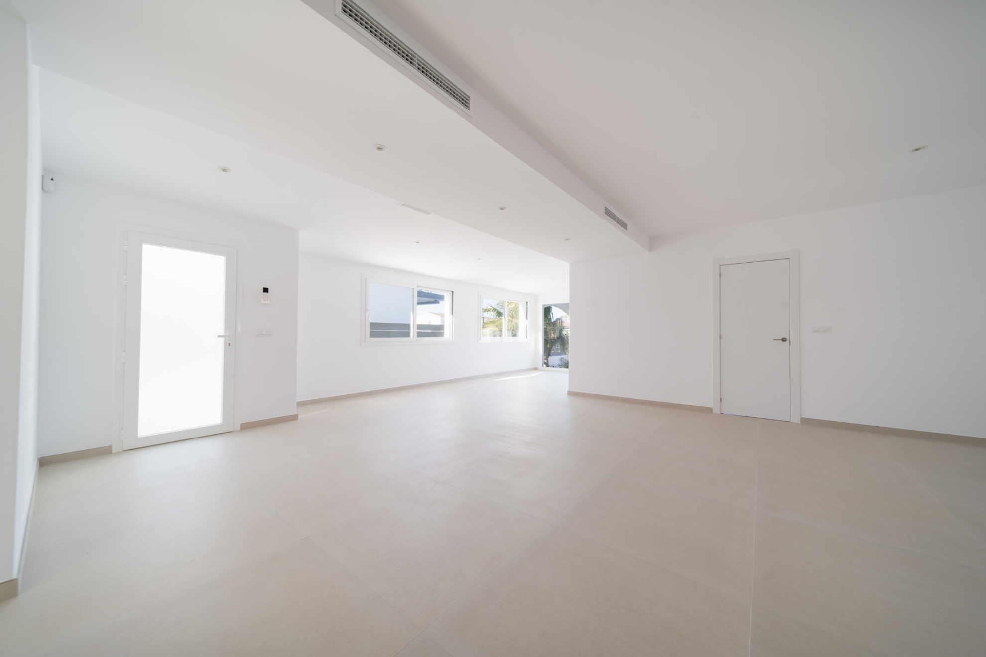  Renovated house on the wide canal with swimming pool. - 物件實景