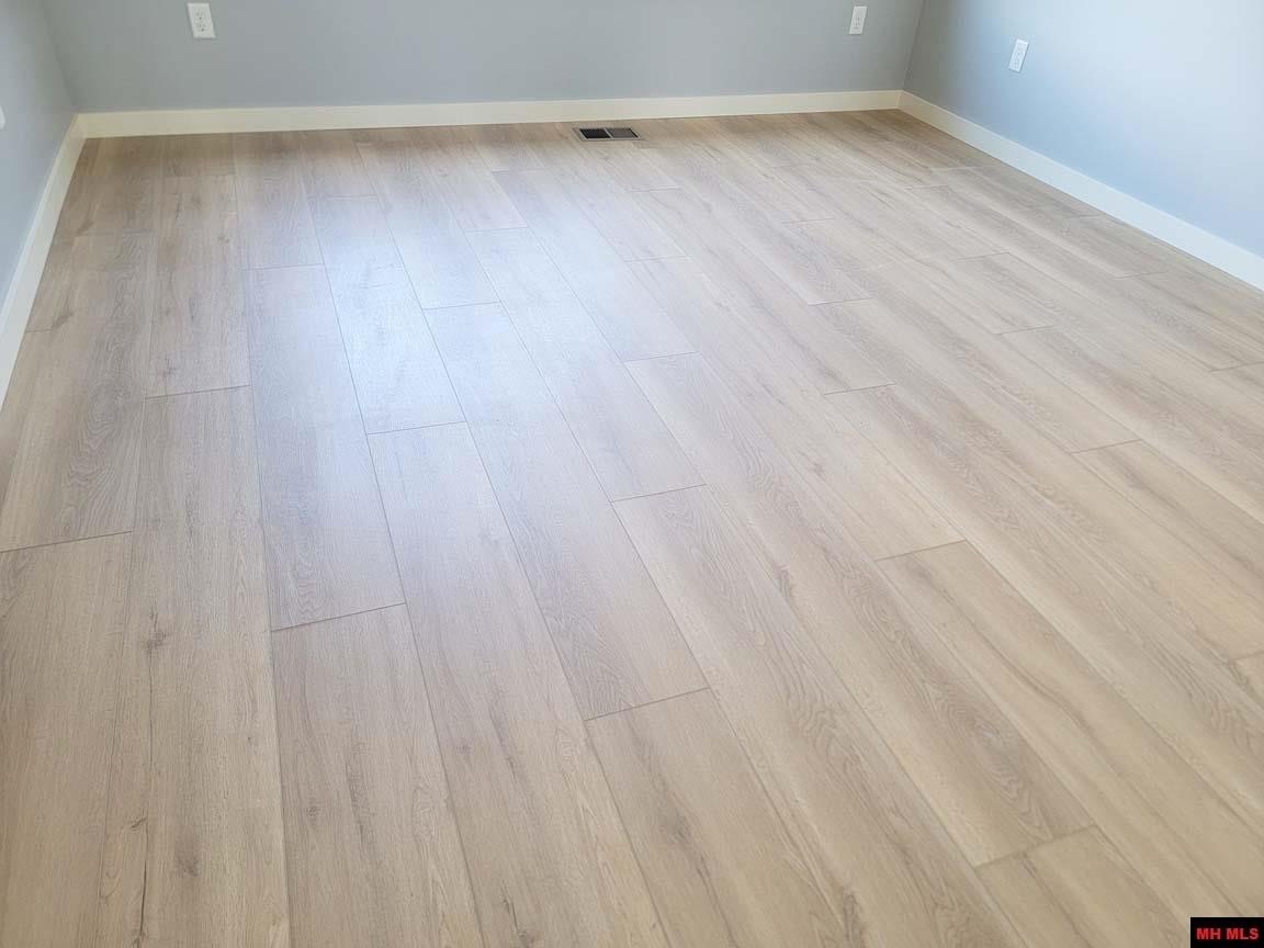 Mountain Home, Arkansas, 72653, United States, 3 Bedrooms Bedrooms, ,2 BathroomsBathrooms,Residential,For Sale,1983473