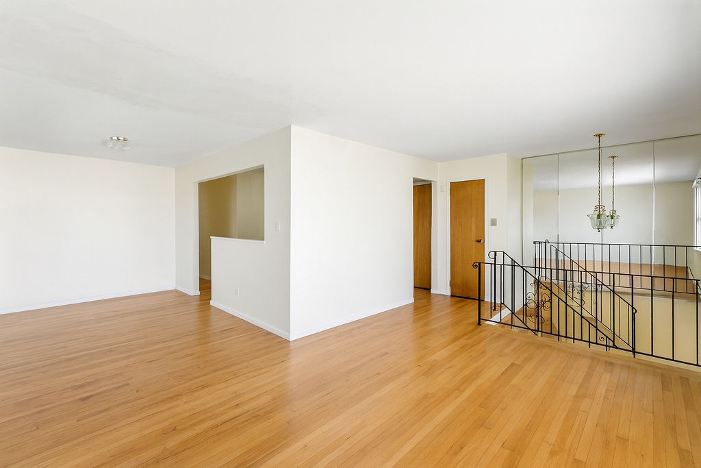 Floral Park, New York, 11001, United States, 3 Bedrooms Bedrooms, ,3 BathroomsBathrooms,Residential,For Sale,1928603