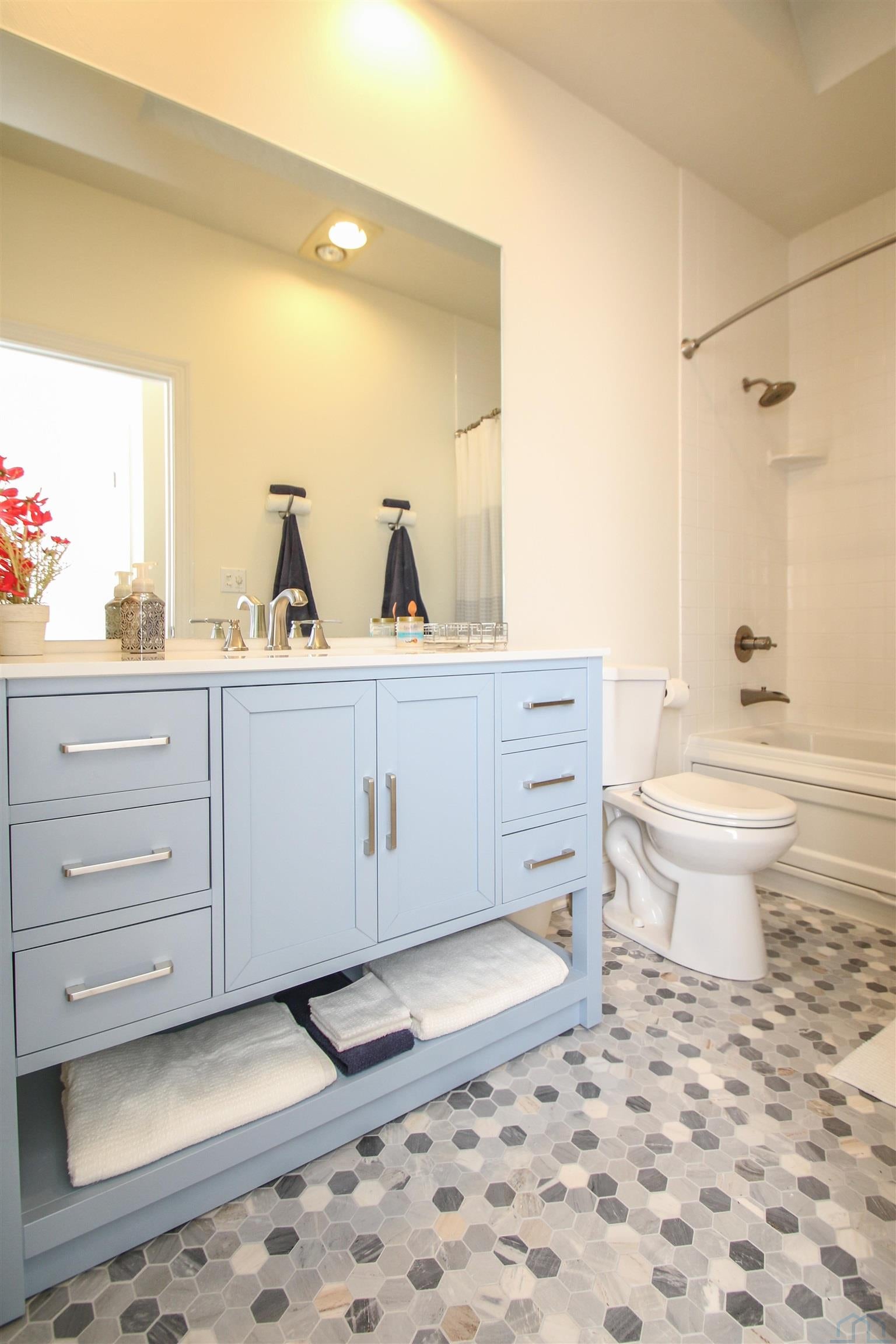 Dakota Dunes, South Dakota, 57049, United States, 3 Bedrooms Bedrooms, ,3 BathroomsBathrooms,Residential,For Sale,2015329