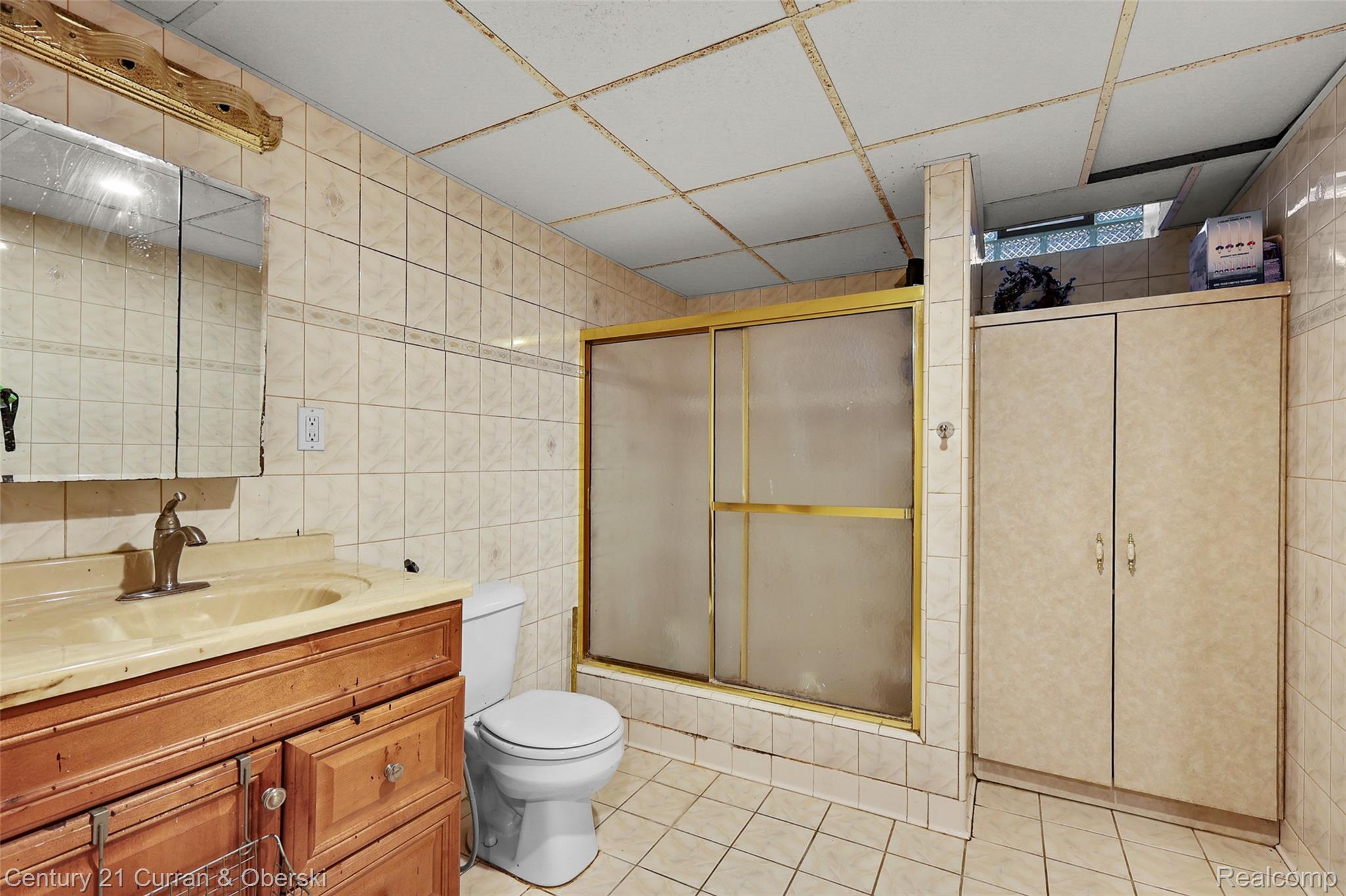 Dearborn, Michigan, 48126, United States, 4 Bedrooms Bedrooms, ,4 BathroomsBathrooms,Residential,For Sale,1974574