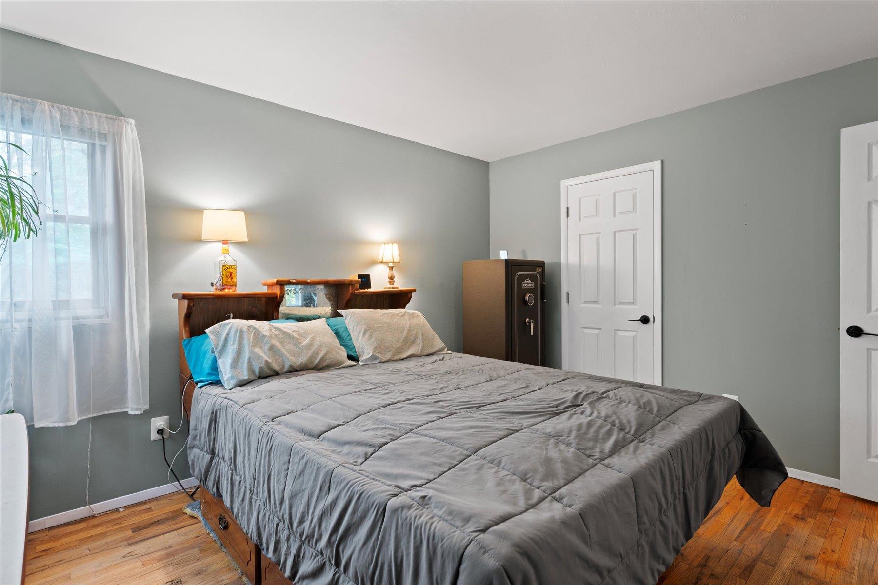 East Moriches, New York, 11940, United States, 3 Bedrooms Bedrooms, ,1 BathroomBathrooms,Residential,For Sale,1837952