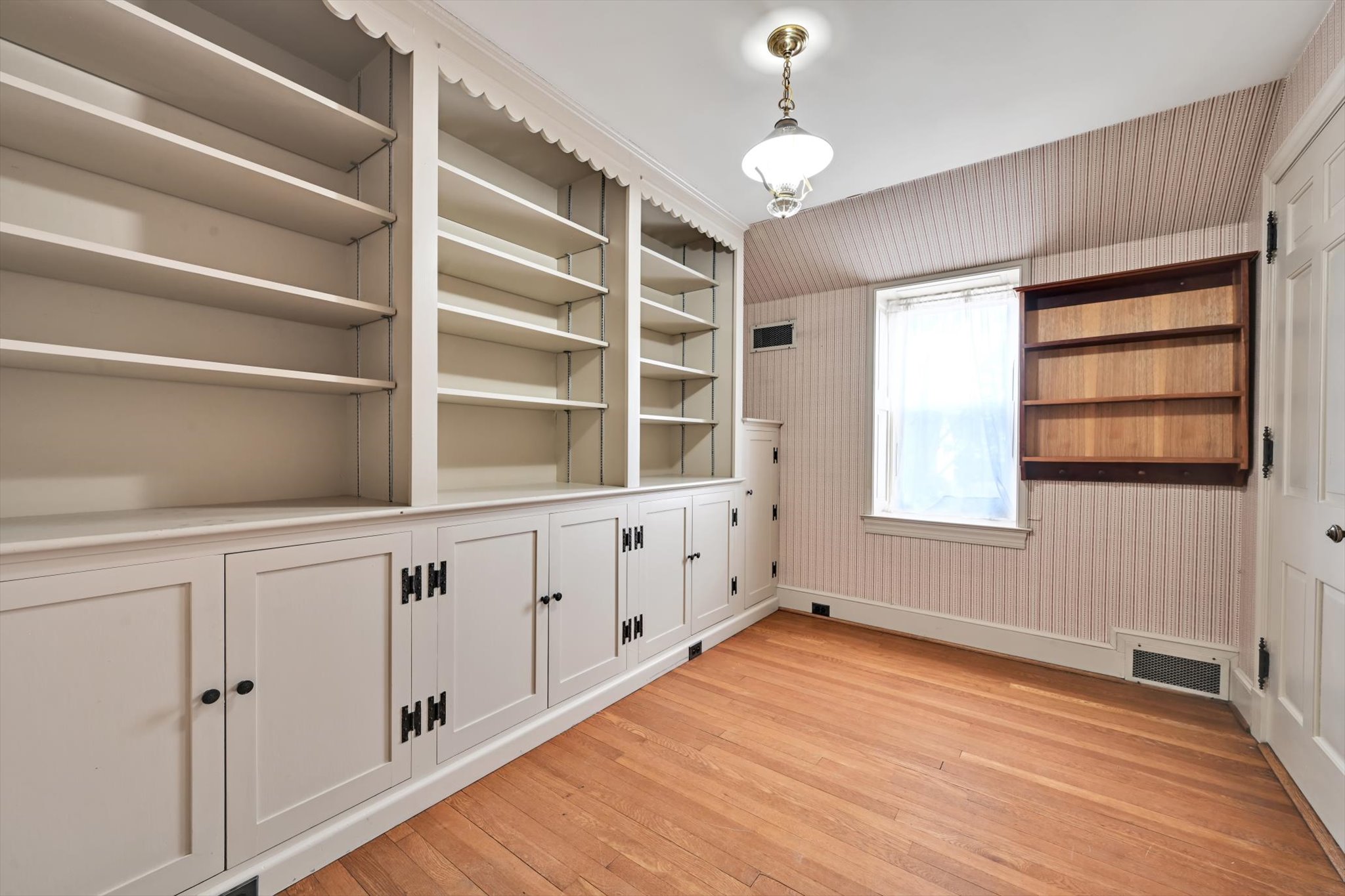 Reading, Pennsylvania, 19607, United States, 6 Bedrooms Bedrooms, ,3 BathroomsBathrooms,Residential,For Sale,2008158