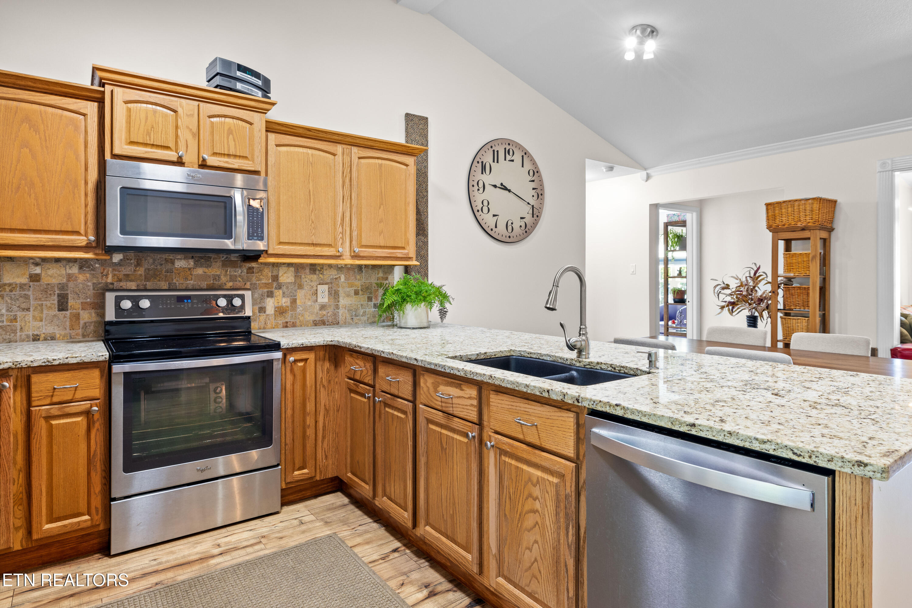 Walland, Tennessee, 37886, United States, 3 Bedrooms Bedrooms, ,2 BathroomsBathrooms,Residential,For Sale,1930662