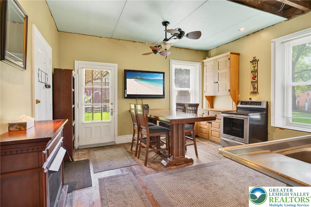 Jim Thorpe Boro, Pennsylvania, 18229, United States, 7 Bedrooms Bedrooms, ,3 BathroomsBathrooms,Residential,For Sale,1903669